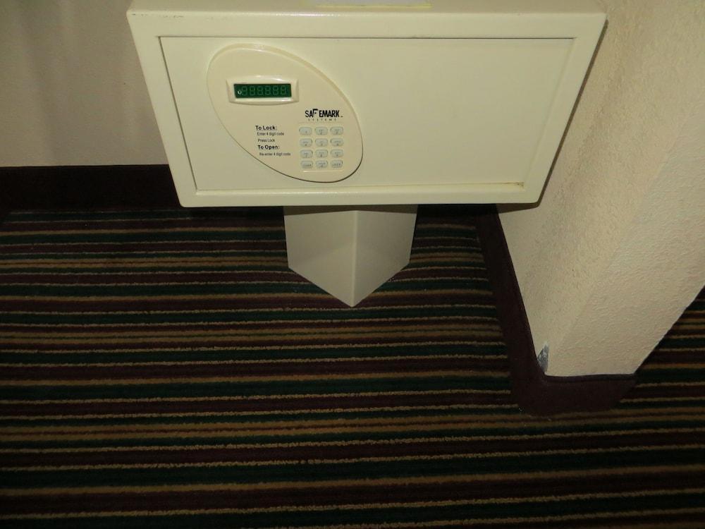 Quality Inn & Suites Atlanta סטון מאונטיין מראה חיצוני תמונה