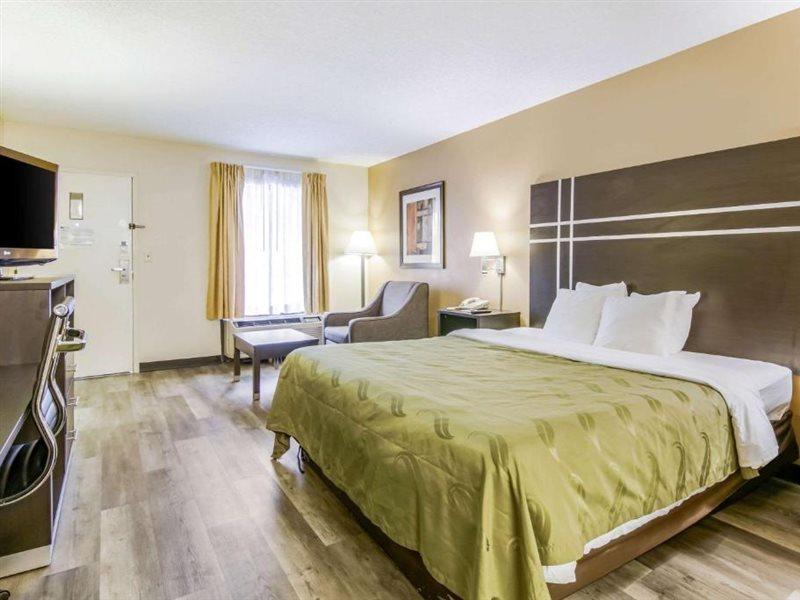 Quality Inn & Suites Atlanta סטון מאונטיין מראה חיצוני תמונה