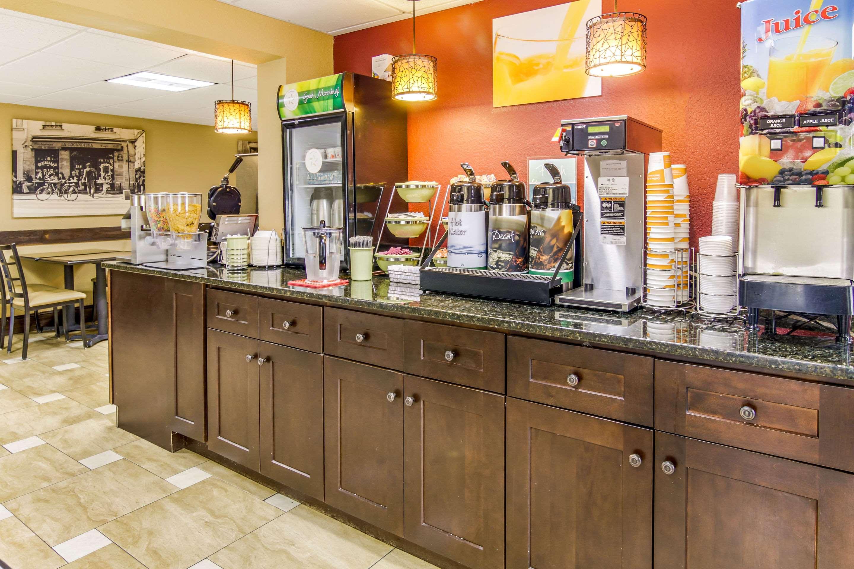 Quality Inn & Suites Atlanta סטון מאונטיין מראה חיצוני תמונה