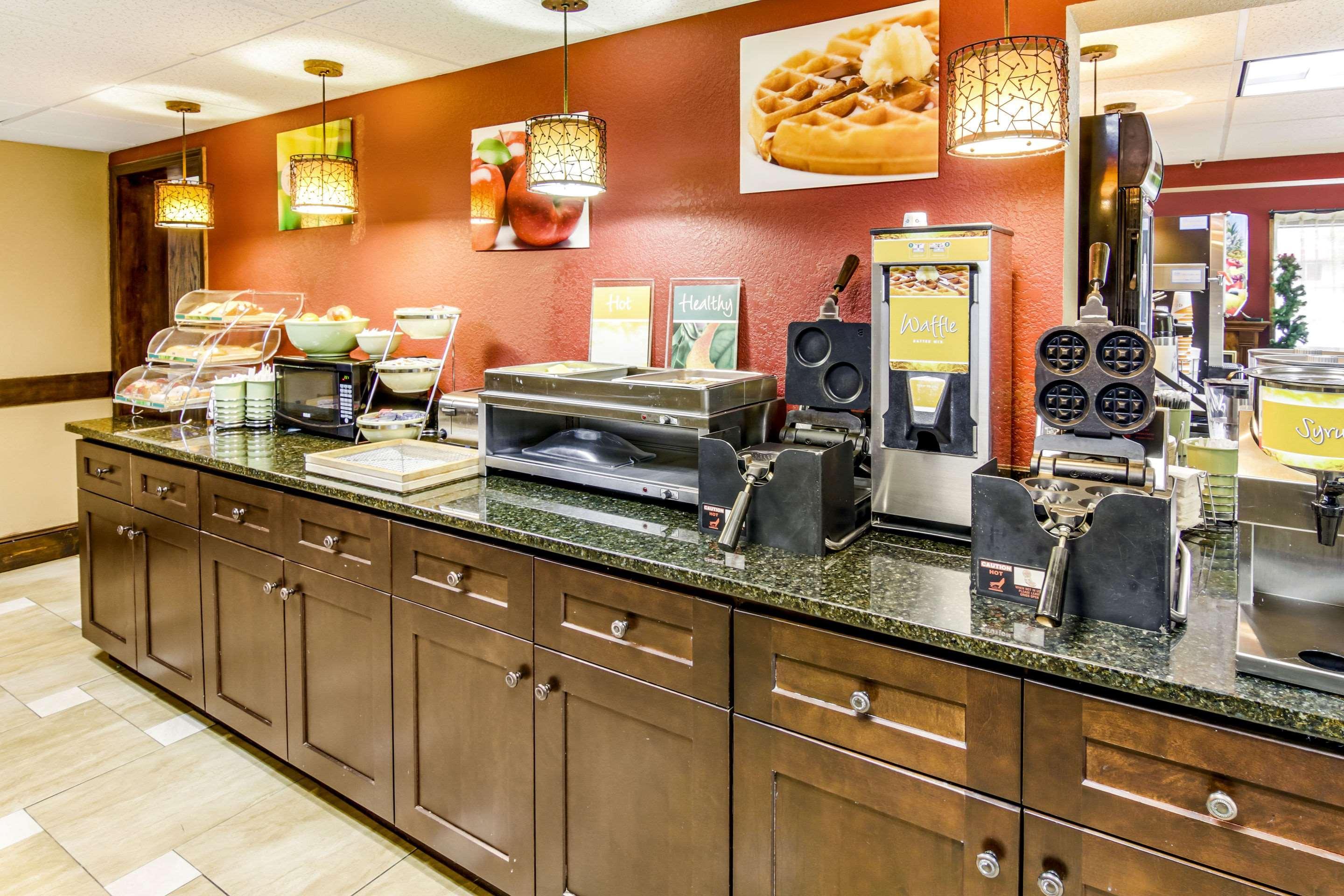 Quality Inn & Suites Atlanta סטון מאונטיין מראה חיצוני תמונה