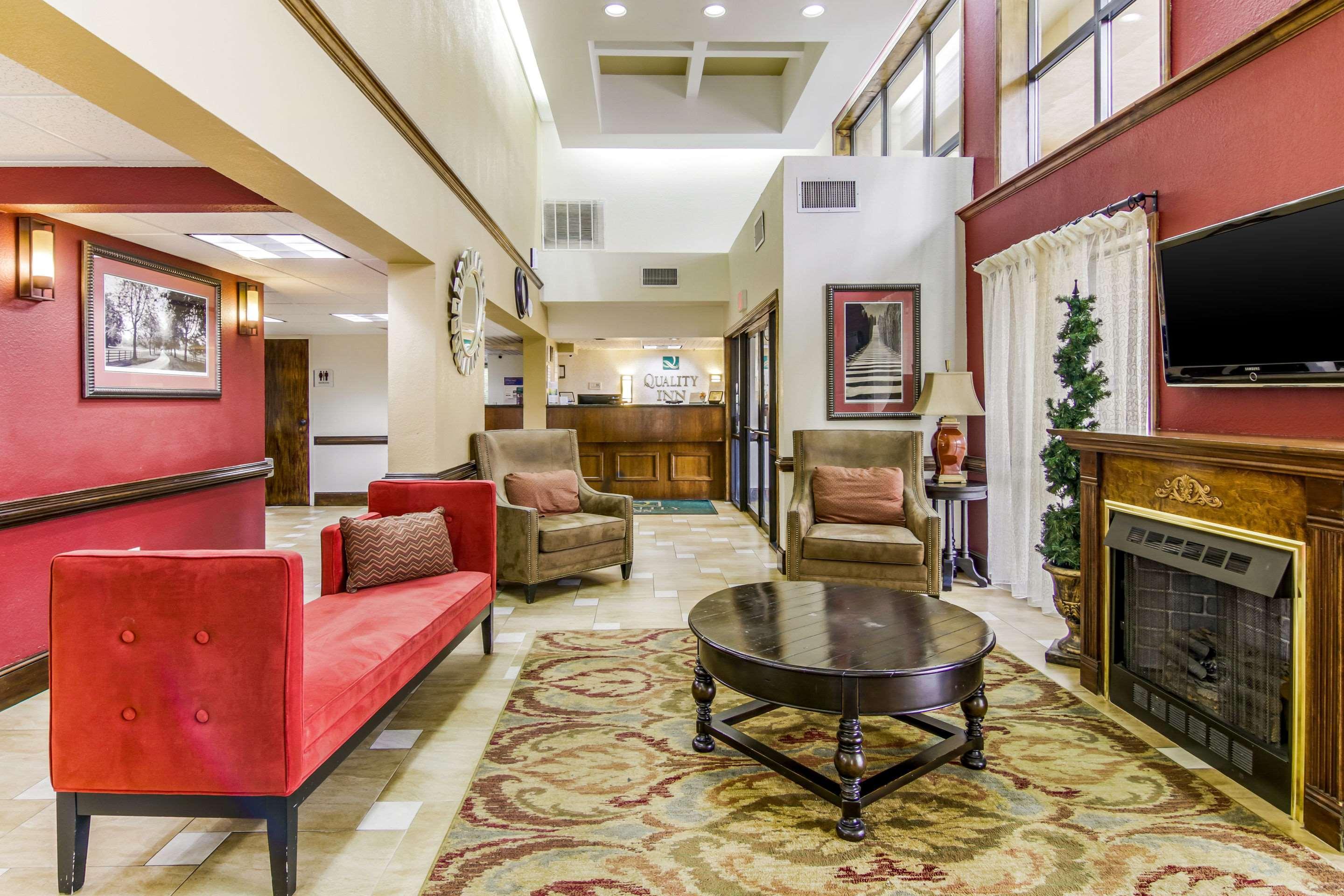 Quality Inn & Suites Atlanta סטון מאונטיין מראה חיצוני תמונה