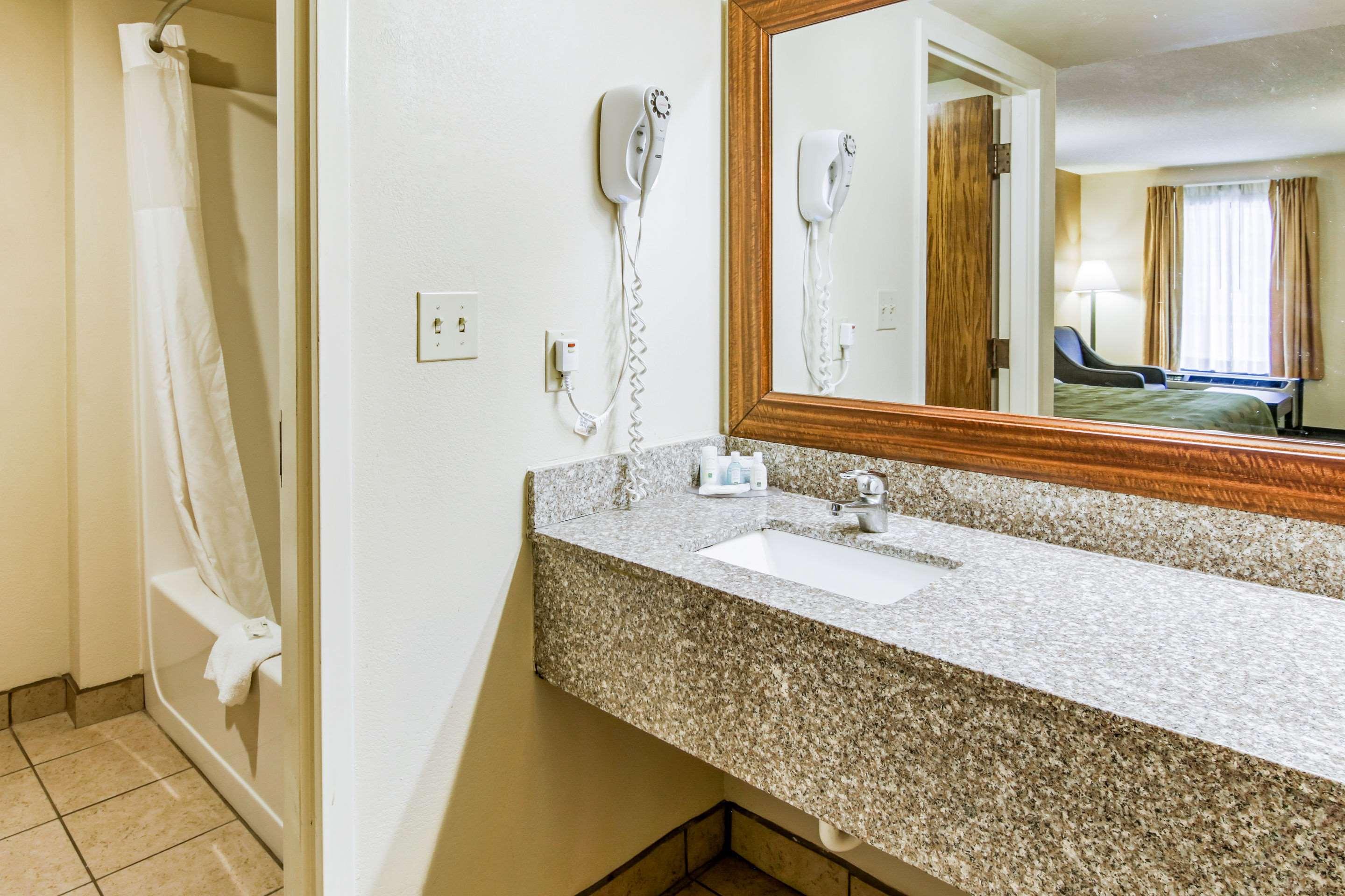 Quality Inn & Suites Atlanta סטון מאונטיין מראה חיצוני תמונה