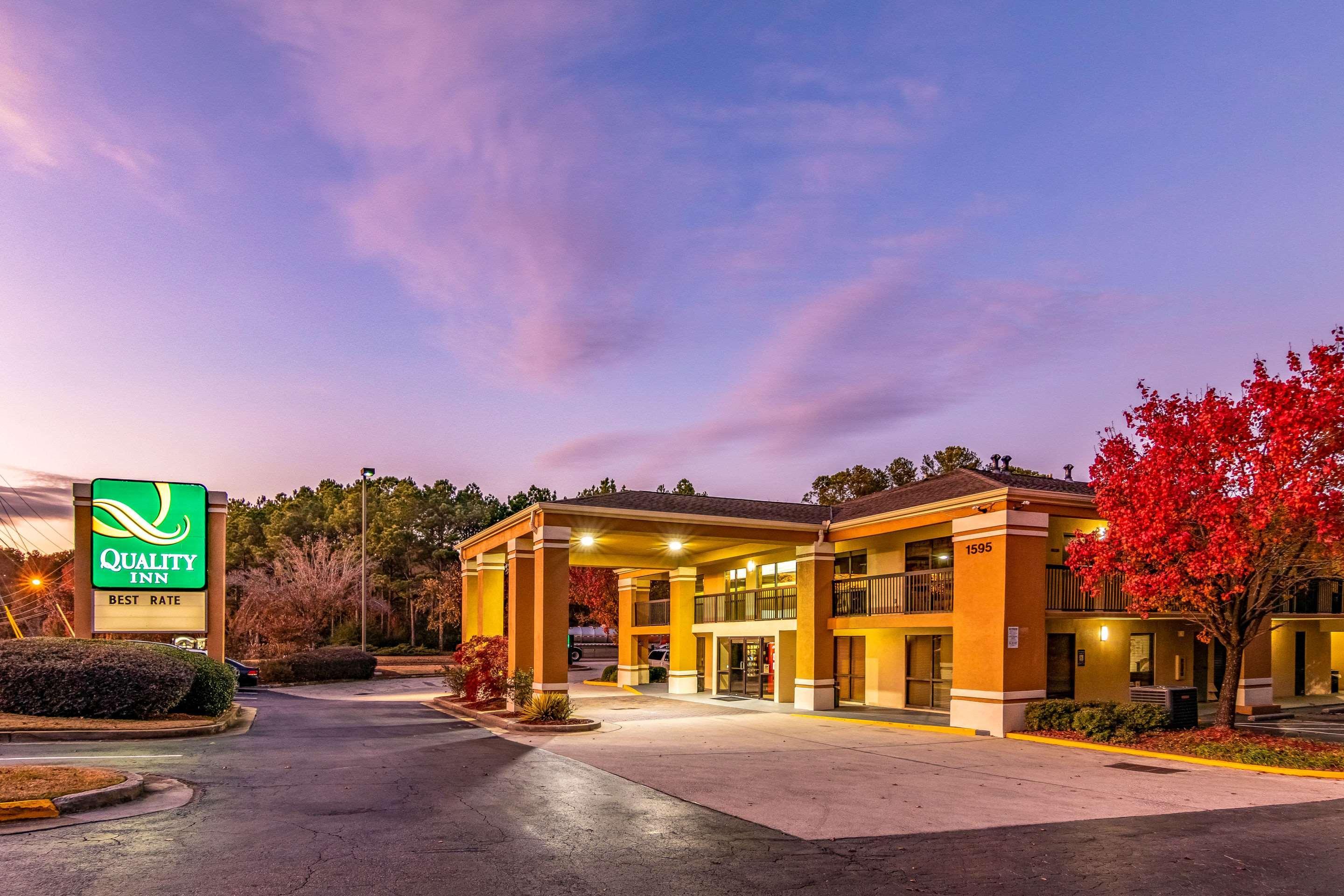 Quality Inn & Suites Atlanta סטון מאונטיין מראה חיצוני תמונה