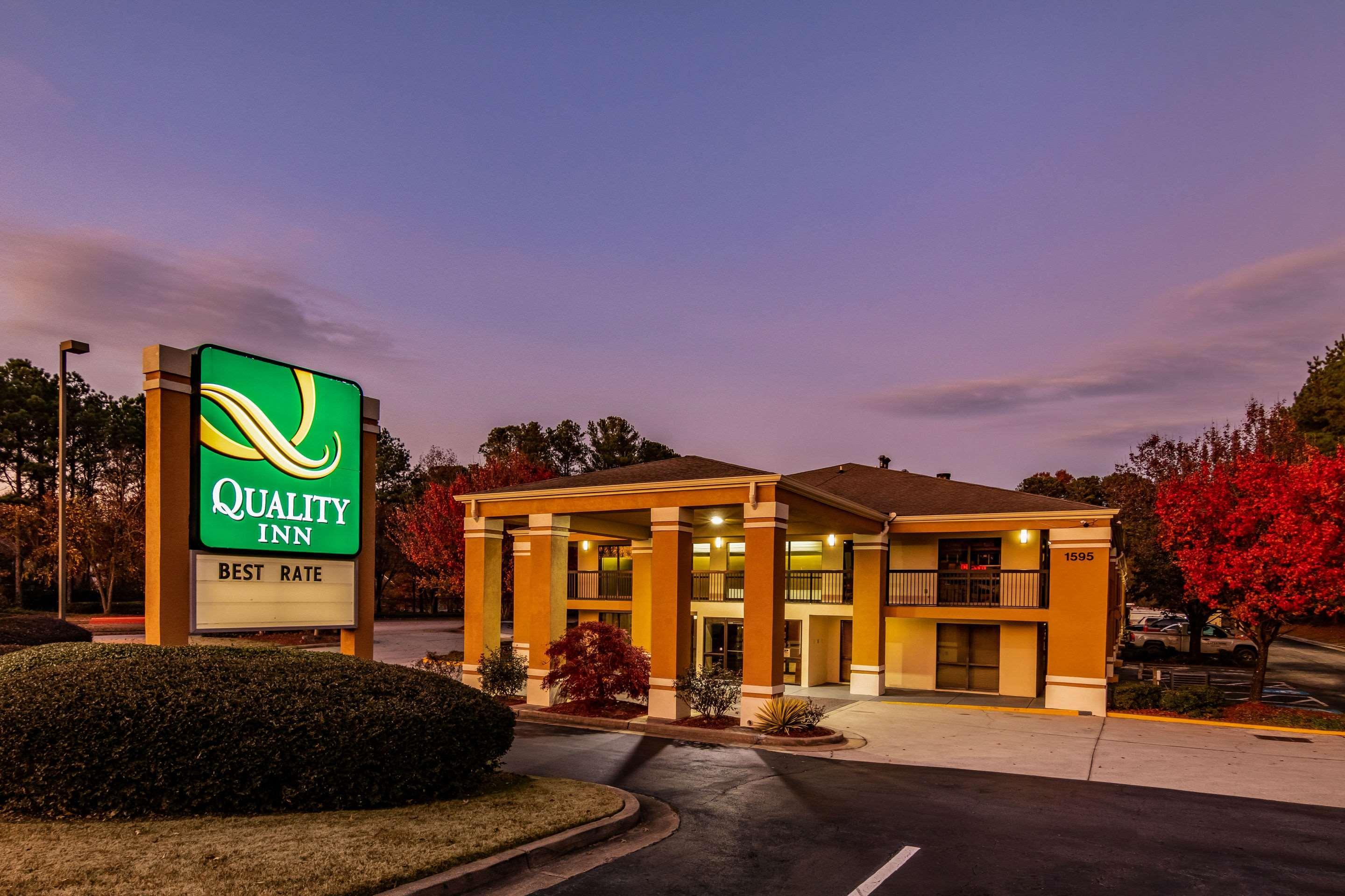 Quality Inn & Suites Atlanta סטון מאונטיין מראה חיצוני תמונה