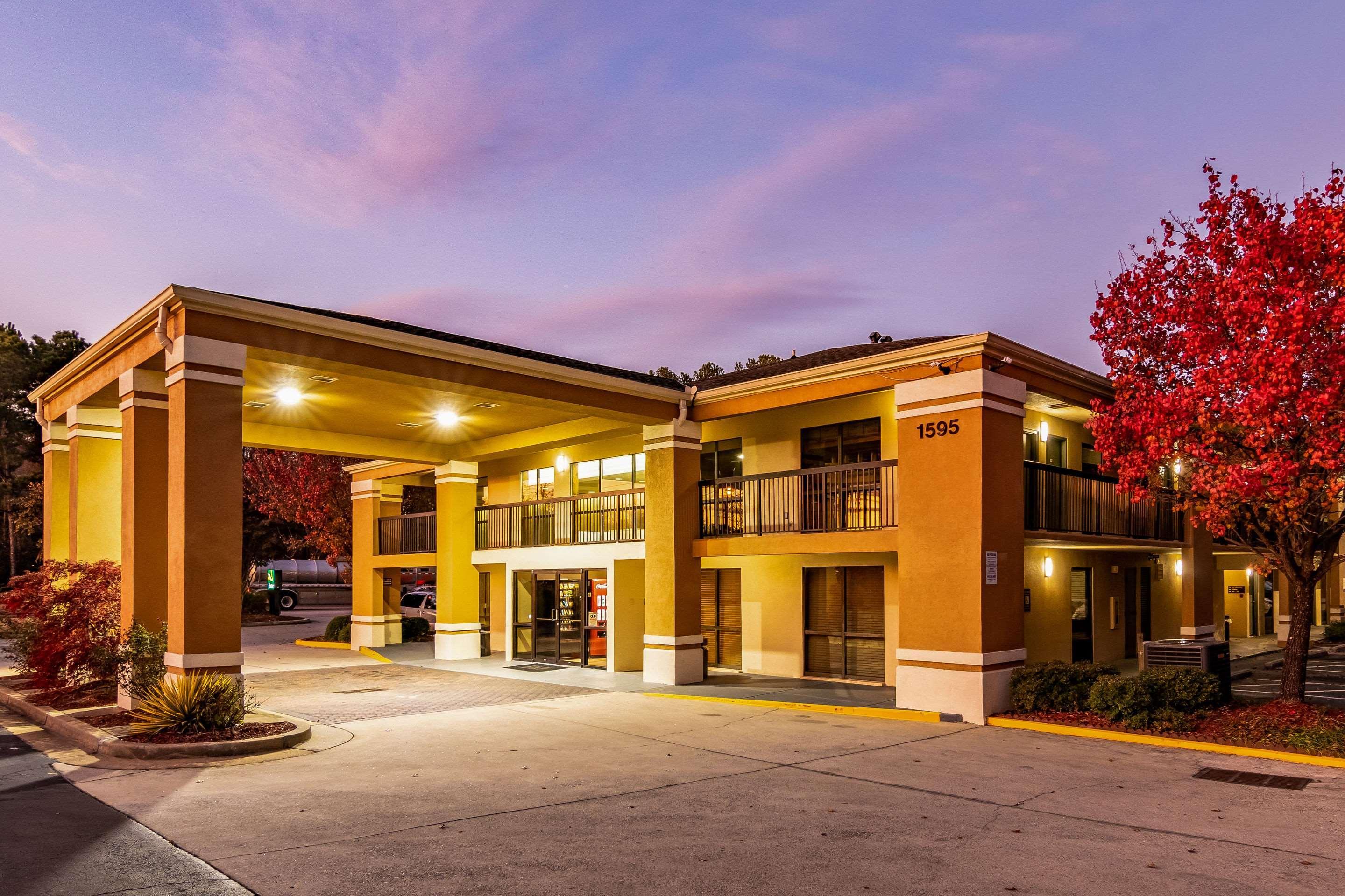 Quality Inn & Suites Atlanta סטון מאונטיין מראה חיצוני תמונה
