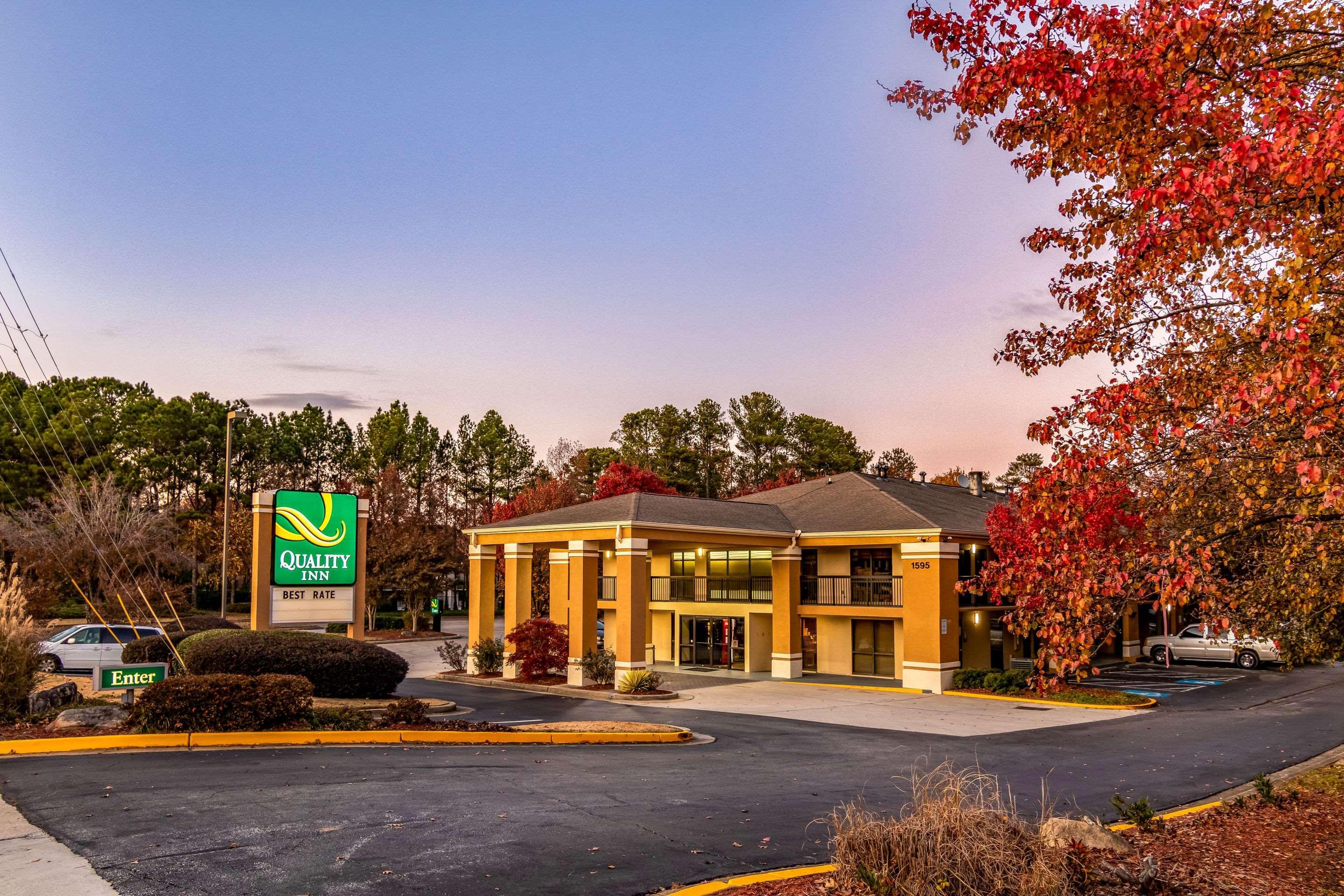 Quality Inn & Suites Atlanta סטון מאונטיין מראה חיצוני תמונה