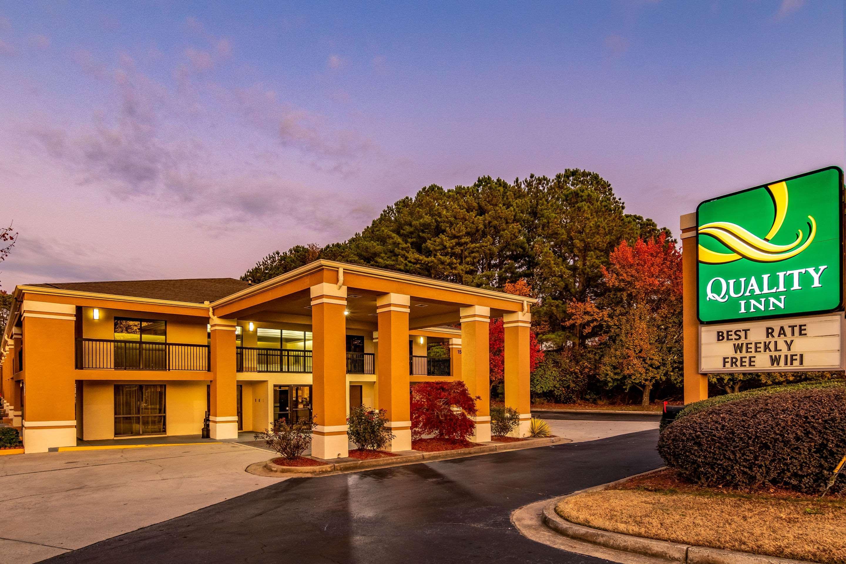 Quality Inn & Suites Atlanta סטון מאונטיין מראה חיצוני תמונה